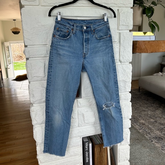 Levi’s 501 Original Fit Straight Leg Mid Rise Medium Wash Raw Hem Jeans Sz 25 - Picture 4 of 14